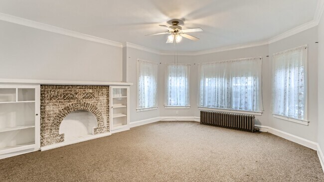 Building Photo - 3527 N Lowell Ave