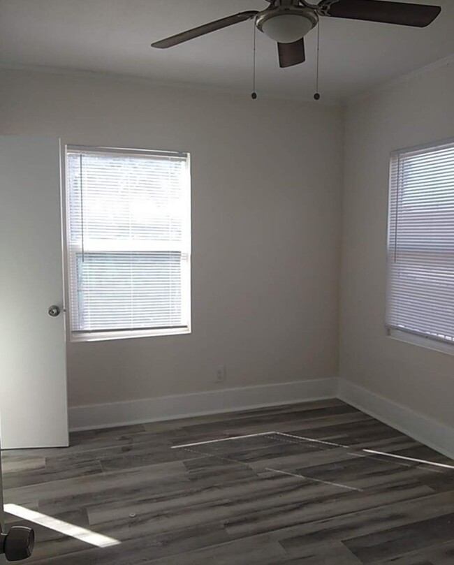 Building Photo - **Beautiful 2 Bed 1 bath Single Family Hom...