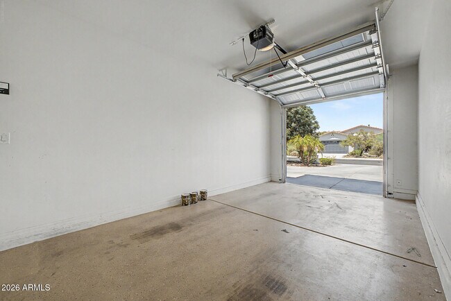 Building Photo - 2531 E Eleana Ln