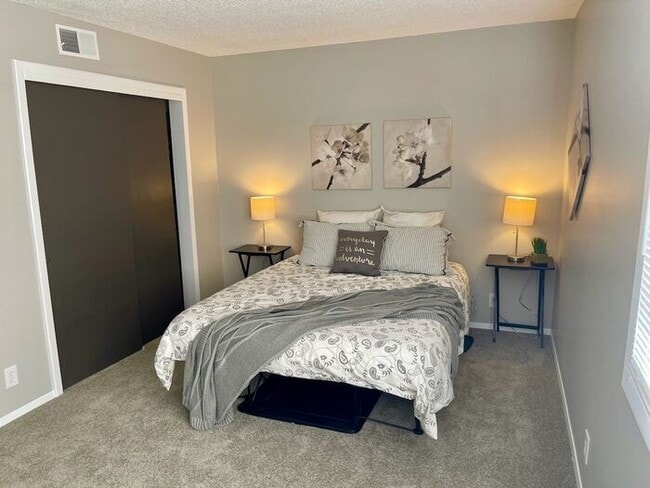 Building Photo - Cute and Convenient South Nashville Townhouse near BNA and Woodbine - Renovated