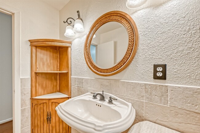 Building Photo - 918 Wycliffe Dr