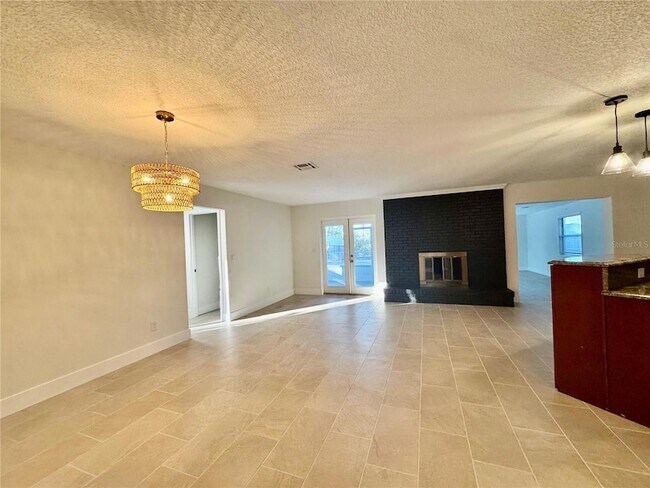 Building Photo - 2559 W Lake Dr