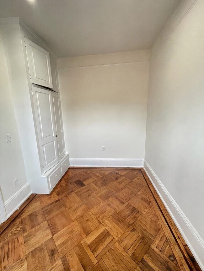 Building Photo - 569 Jersey Ave