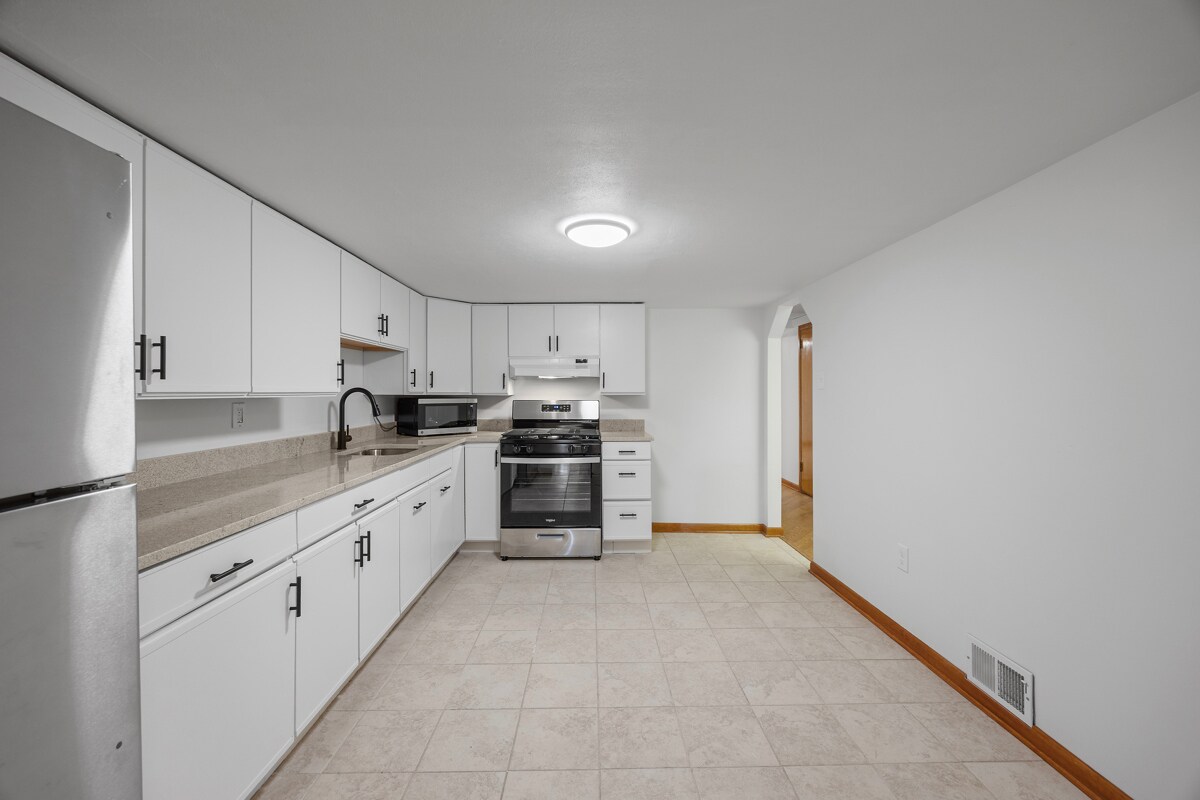 Building Photo - 2827 Brownsville Rd