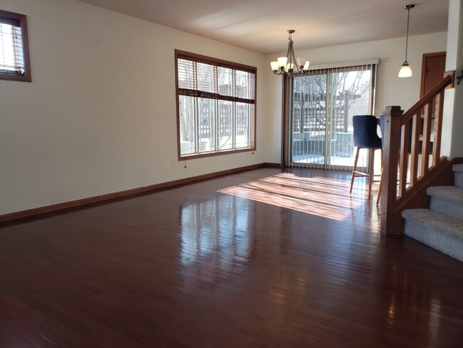 Building Photo - 3718 Stonebridge Dr