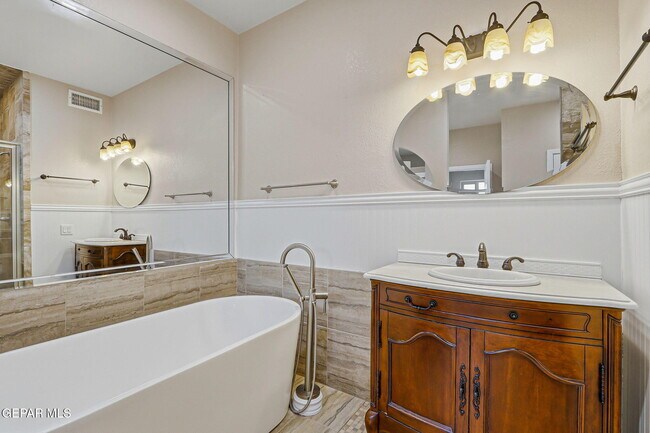 Building Photo - 825 Dulce Tierra Dr