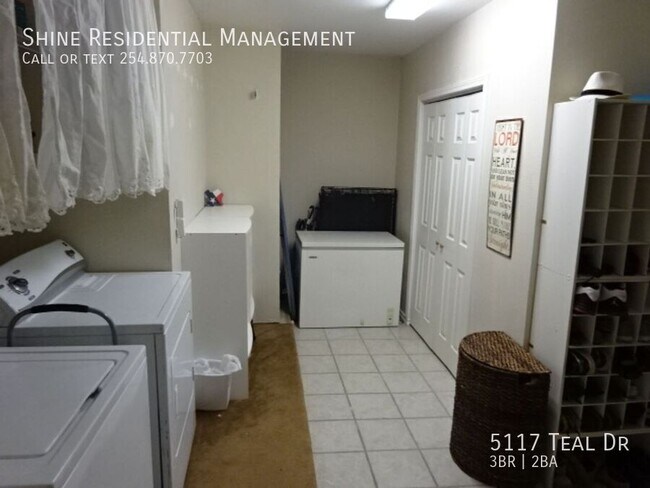 Building Photo - 5117 Teal Dr