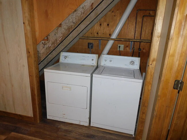 Building Photo - "Charming 2-Bedroom Retreat in Pequot Lakes!"