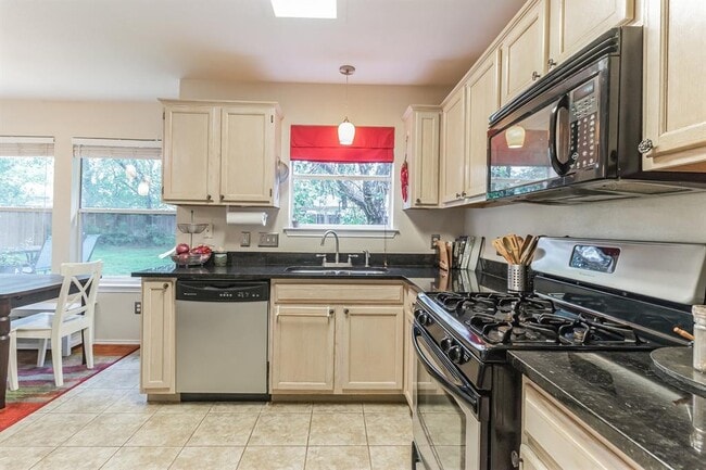 Building Photo - 2912 Feathercrest Dr