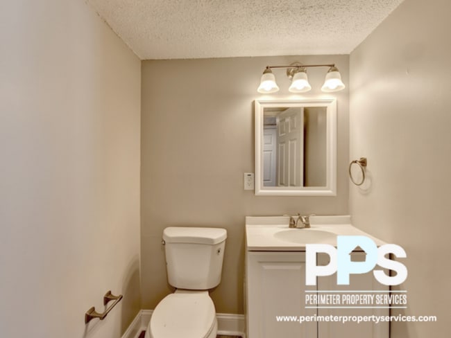 Building Photo - 390 W Lake Ave NW