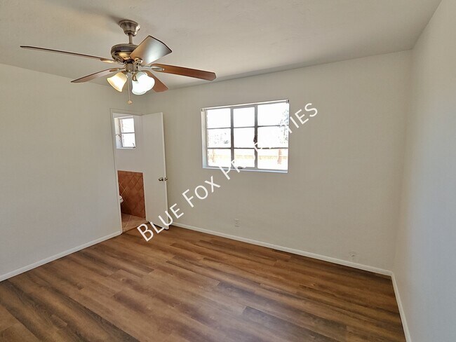 Building Photo - 3857 E Edison Pl