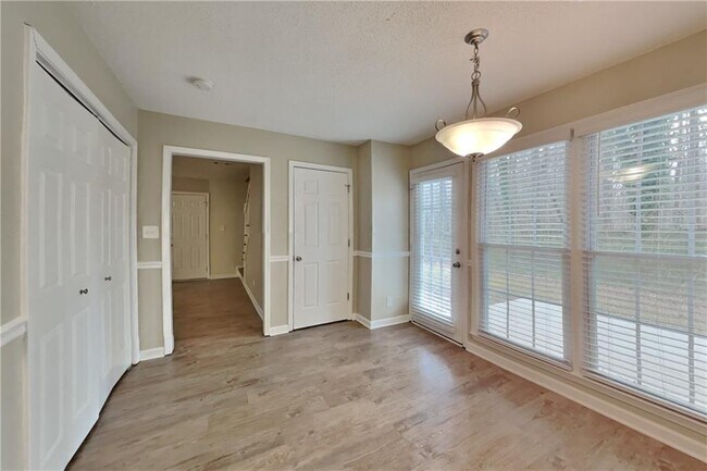 Building Photo - 4200 Irish Highland Dr