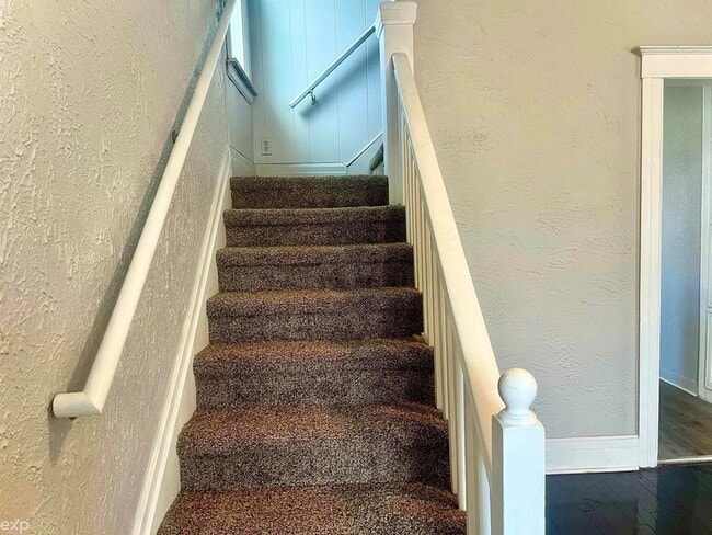 Building Photo - 13 E Glenwood Ave