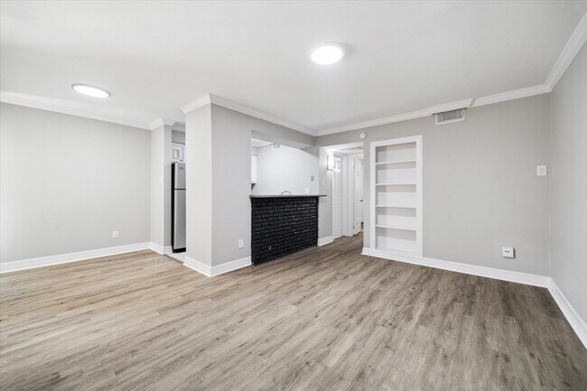Primary Photo - 201 Emerson St