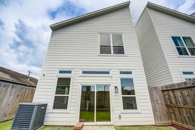 Building Photo - 7117 Tierwester St