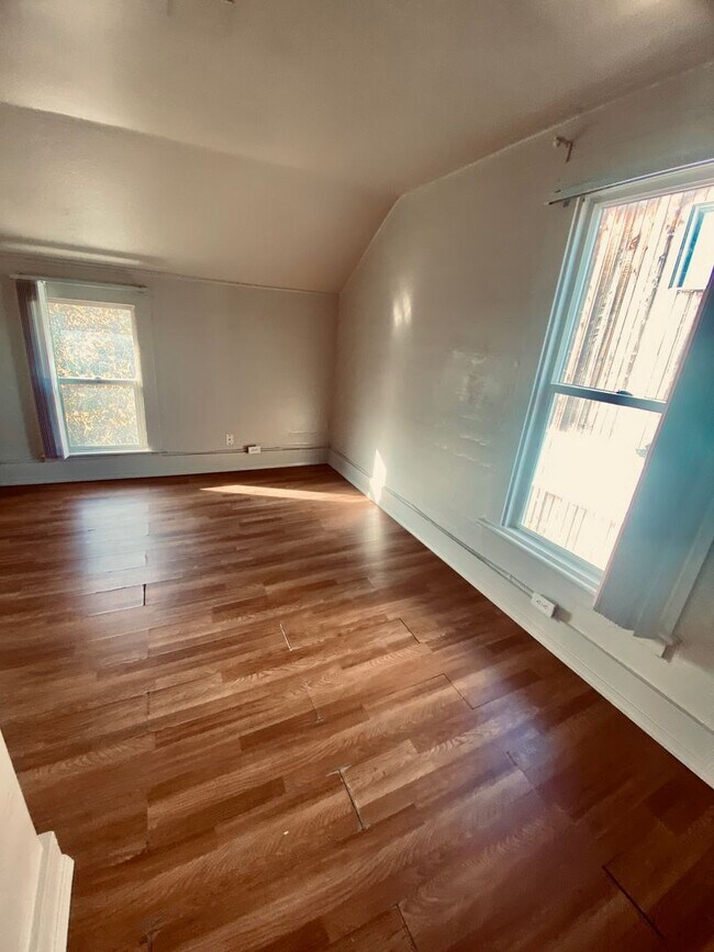 Building Photo - 2029 House