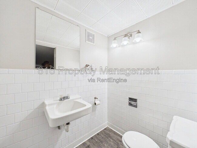 Building Photo - 8511 Crystal Ave