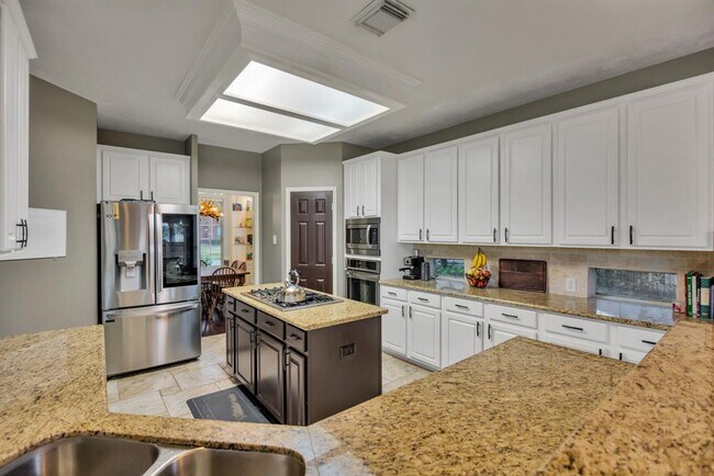 Building Photo - 301 Oak Creek Ln