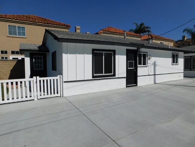 Building Photo - ALB190-192