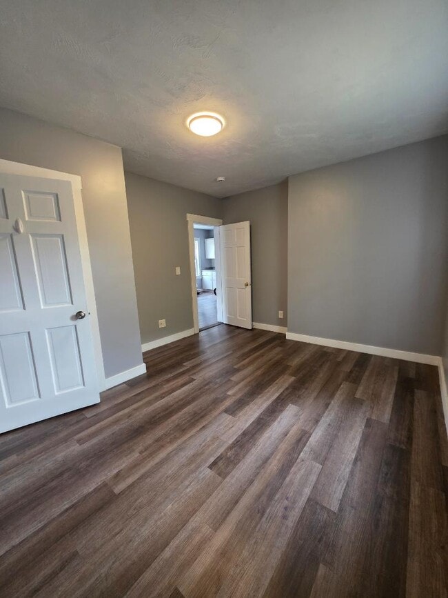 Building Photo - 161 4th St