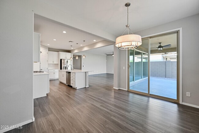 Building Photo - 16075 W Laurel Ln