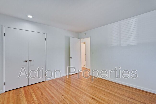 Building Photo - 350 Chesley Ave