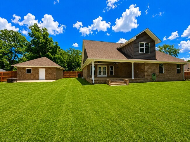 Building Photo - 40049 Back Nine Dr