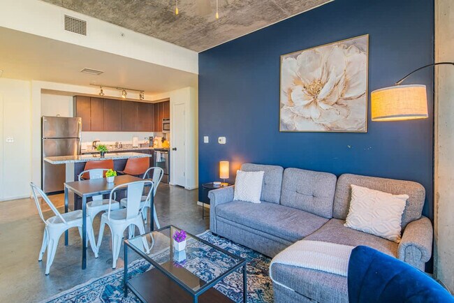 Building Photo - 333 E Roosevelt St