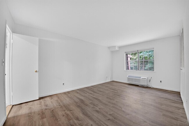 Building Photo - 424 Carpenter Ave