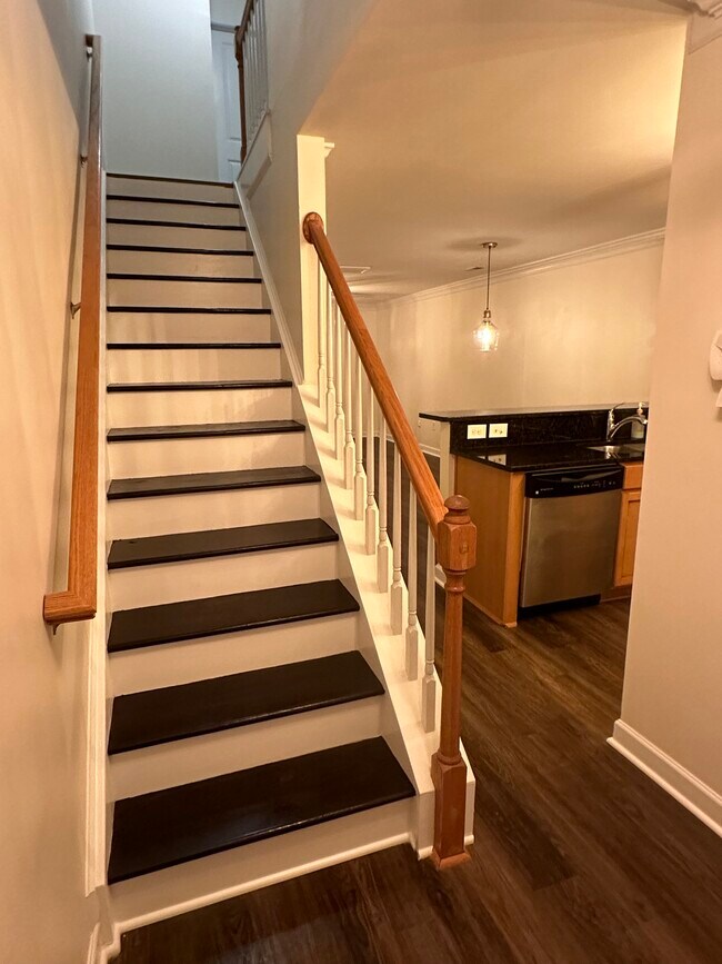 Entry way - 1215 Green Oaks Ln