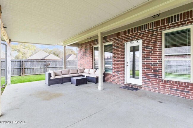 Building Photo - 205 Quiet Bluff Dr