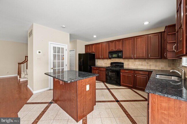 Building Photo - 120 Elizabeth Ct