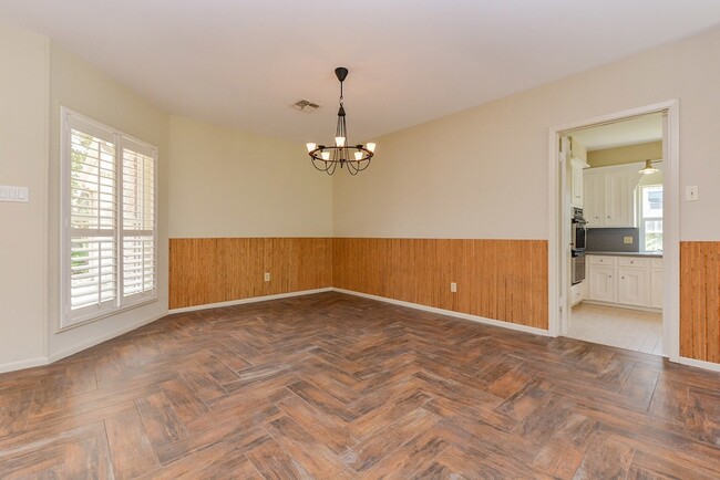 Building Photo - 1231 Creekford Cir