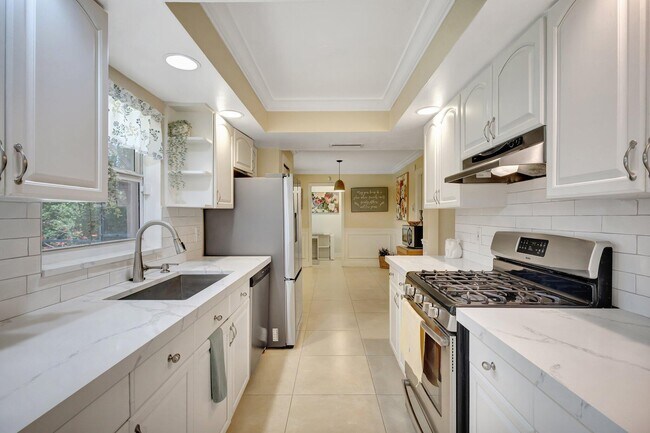 Building Photo - 11721 Inverness Cir