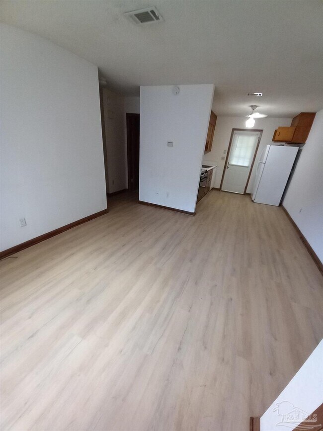 Building Photo - 802 Mills Ave