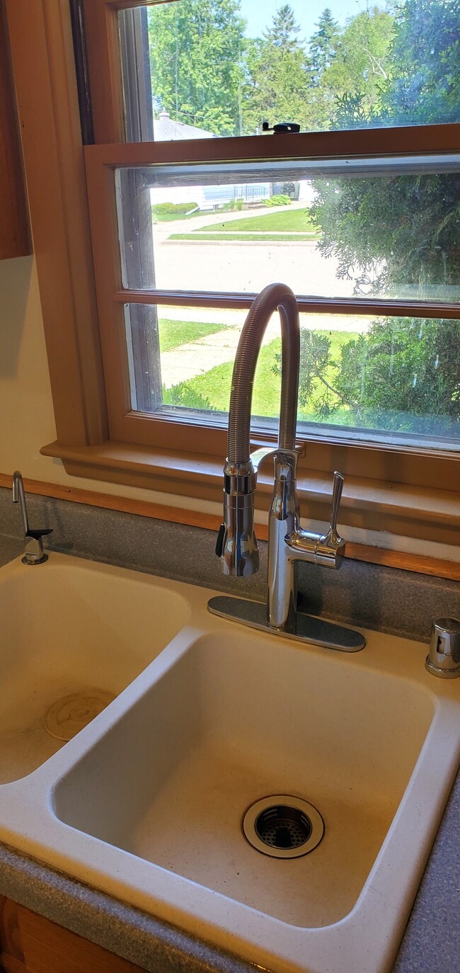 Building Photo - 1163 Higgins Ave