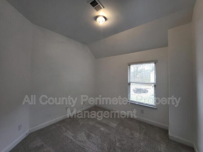 Building Photo - 3748 Sycamore Bend