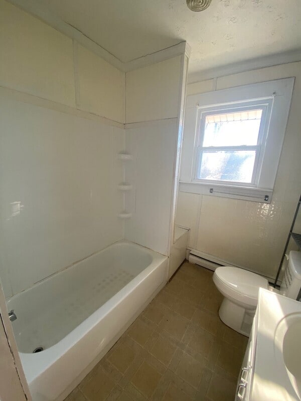 Building Photo - 916 College Ave