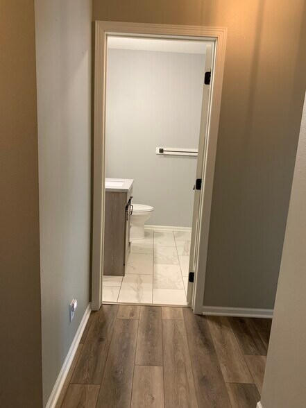 Building Photo - 465 W 5th St