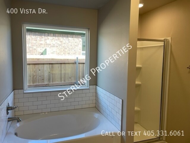 Building Photo - 400 Vista Dr