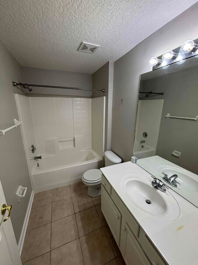 Building Photo - 1329 Fairway Village Dr