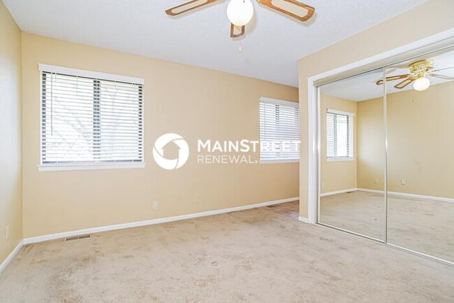 Building Photo - 611 W Sunrise Dr