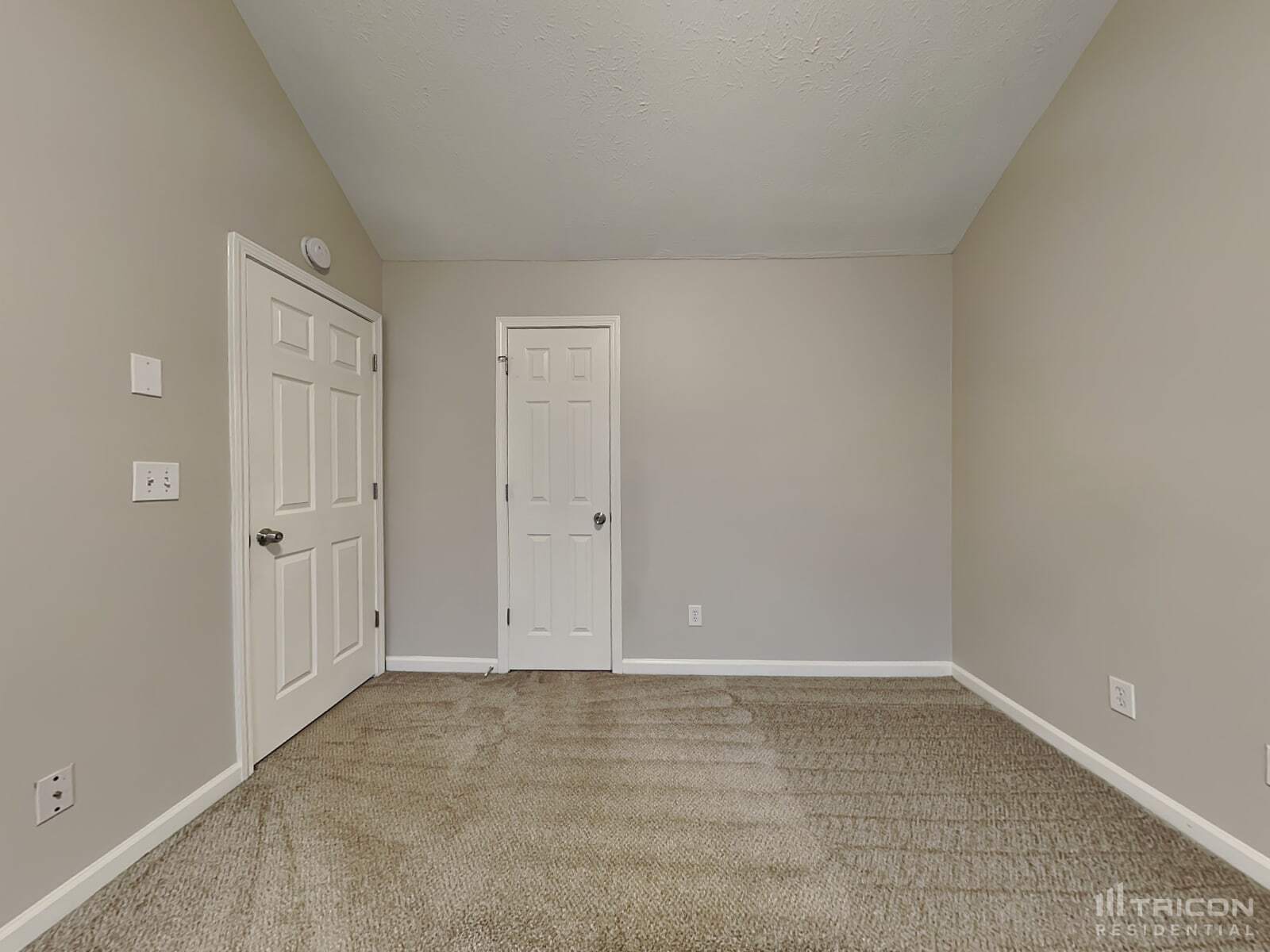 Building Photo - 734 Trickle Ln
