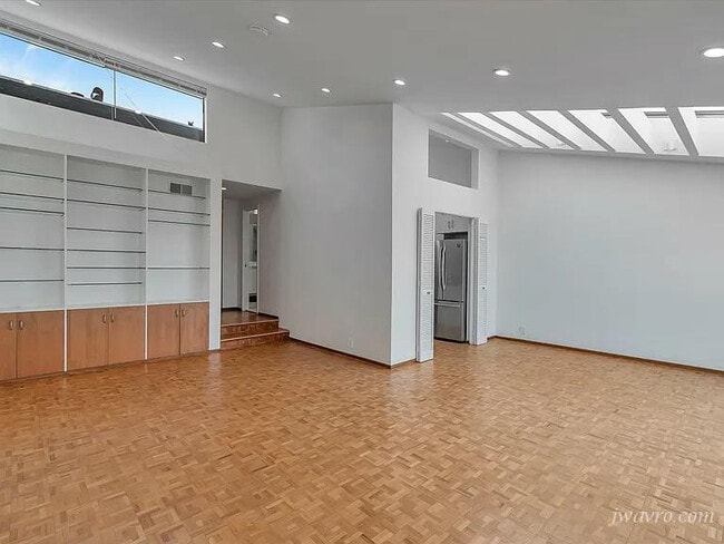 Building Photo - 112 Pfeiffer St