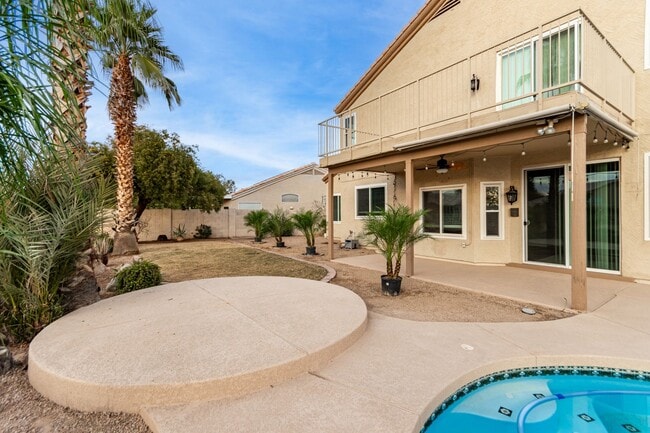 Building Photo - 4 bedoom home with private pool