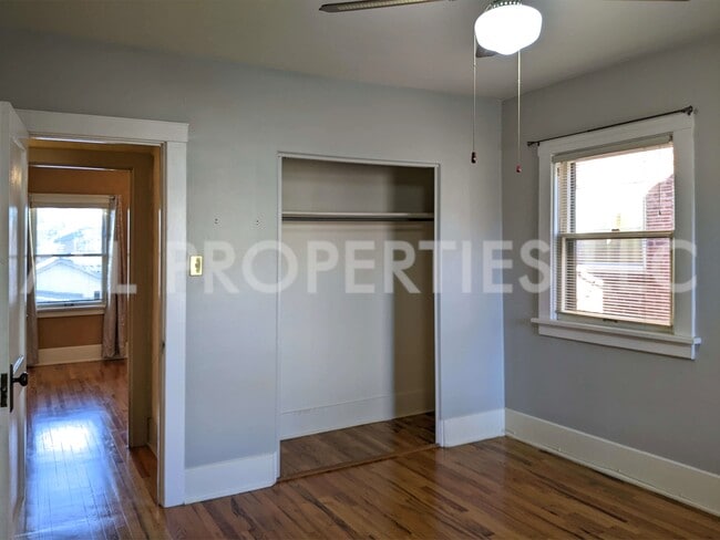 Building Photo - 557 S Race St