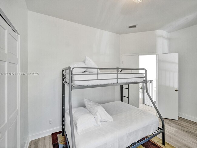 Building Photo - 4310 NW 63rd Ave