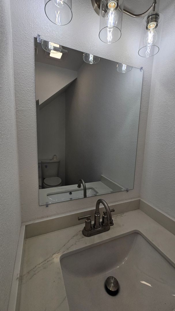 Building Photo - Beautiful 2BD 1.5BA Recently Remodeled Condo in Forest Park Plaza