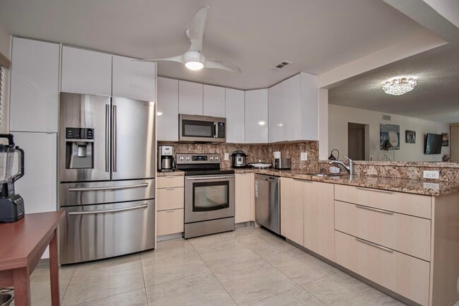 Building Photo - 2301 Lucaya Ln