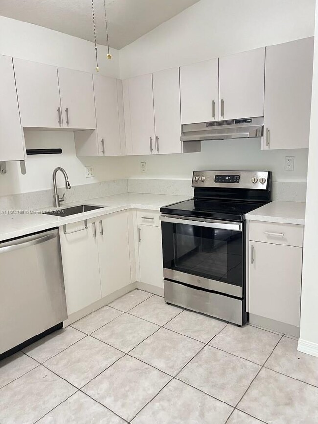 Building Photo - 13950 SW 151st Ct